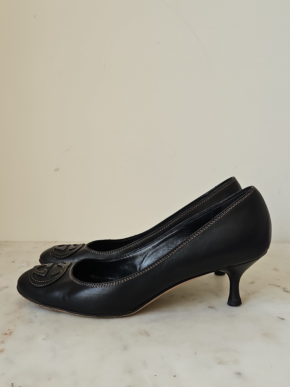 Gucci Black Leather Low Heel Pumps with Logo Applique